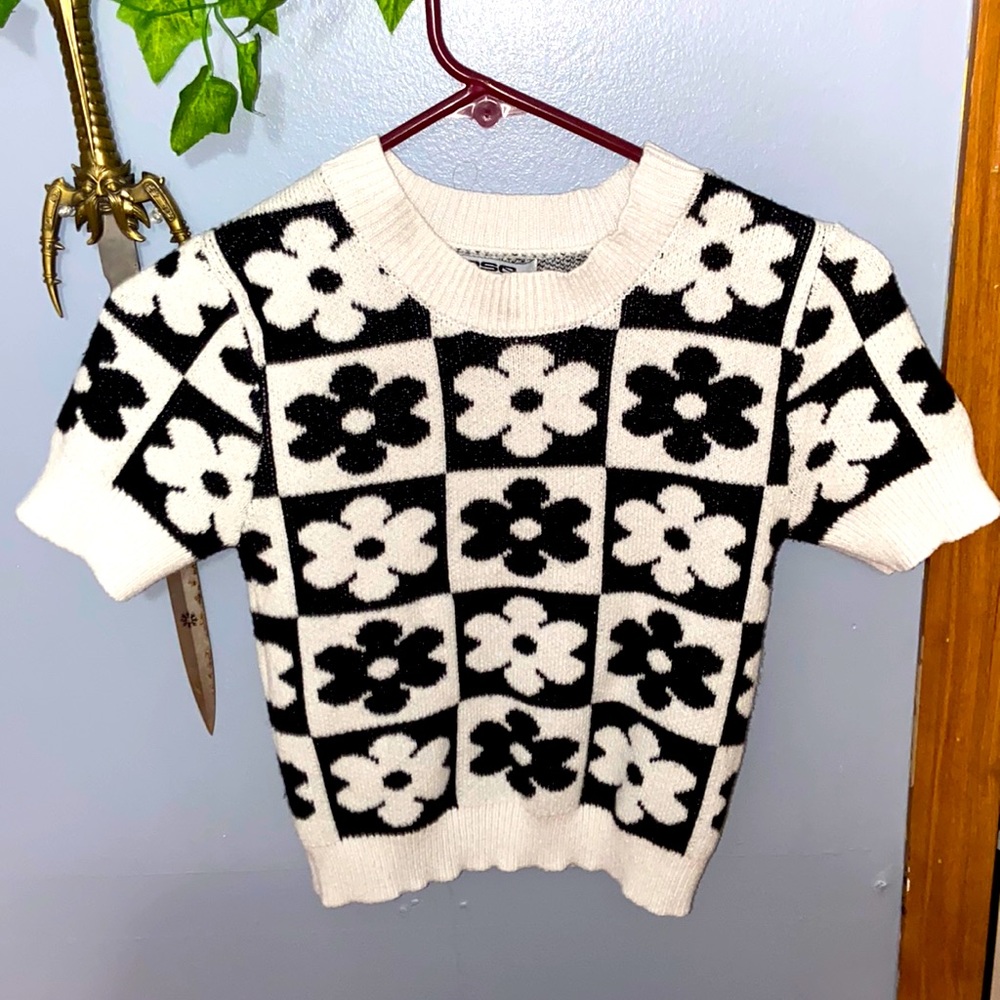 Black and white crop top sweater with flowers